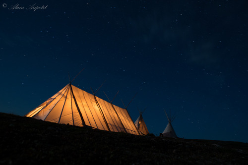 Campement du Mushuau-nipi durant la nuit 2.jpg