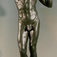 Auguste Rodin (sculpteur), Frères Thiebaut, Frères (fondeurs français), Àge d&#039;airain ; aussi connu sous les titres : L&#039;âge de pierre, L&#039;âge de bronze, L&#039;âge de fer, L&#039;homme qui s&#039;éveille, Le vaincu, L&#039;homme des premiers âges, Le soldat blessé, L&#039;éveil de l&#039;Humanité, 1875-1876, fonte ; bronze ; patine noire, 178 x 59 x 61.5 cm