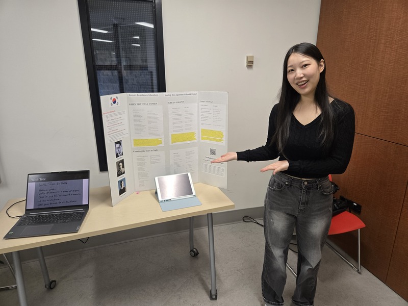 Yeonwoo Korean poetry photo.jpg Yeonwoo Korean poetry photo.jpg