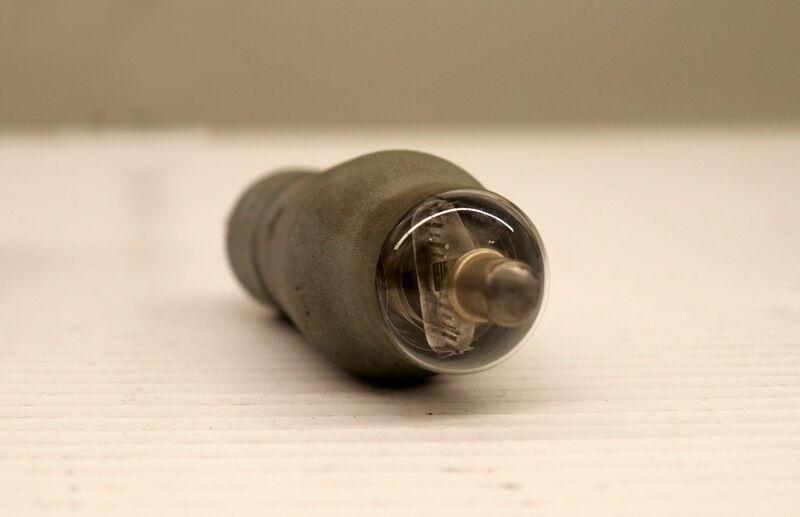 1976.0792 - Vacuum Tube - 4 - VF.jpg