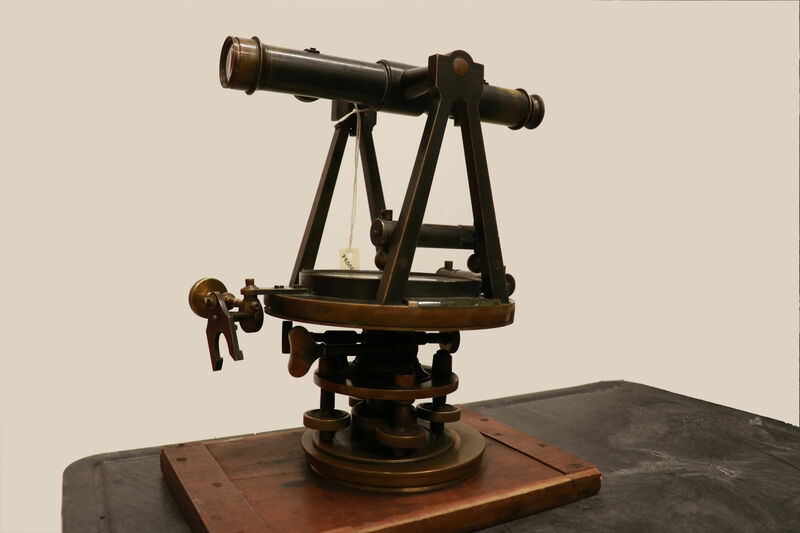 1979.0042 - Theodolite - 1