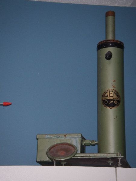 Piché Evaporimeter - GEN Manufacturing Ltd. - A tall, cylindrical instrument is pictured against a blue background.