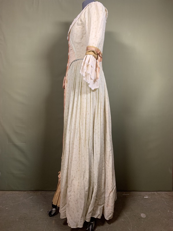 UO-LC-NAC-costume_collection-DorabellaGreenOrange_1972-4.jpg