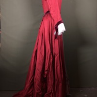 UO-LC-NAC-costume_collection-DorabellaRed_1972-4.jpg