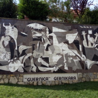 Guernica-Replik_in_Guernica.jpg