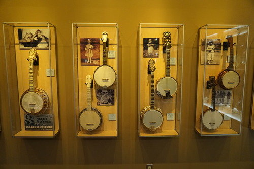 Bricktown_May_2016_45_(American_Banjo_Museum).jpg